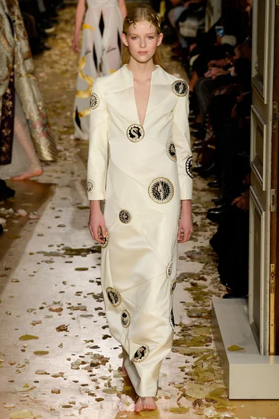 Look 28